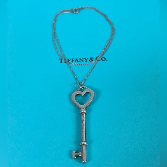 🔴Authentic TIFFANY & CO Large Sterling Silver Key Penden Necklace 🔴 - Picture 10 of 11